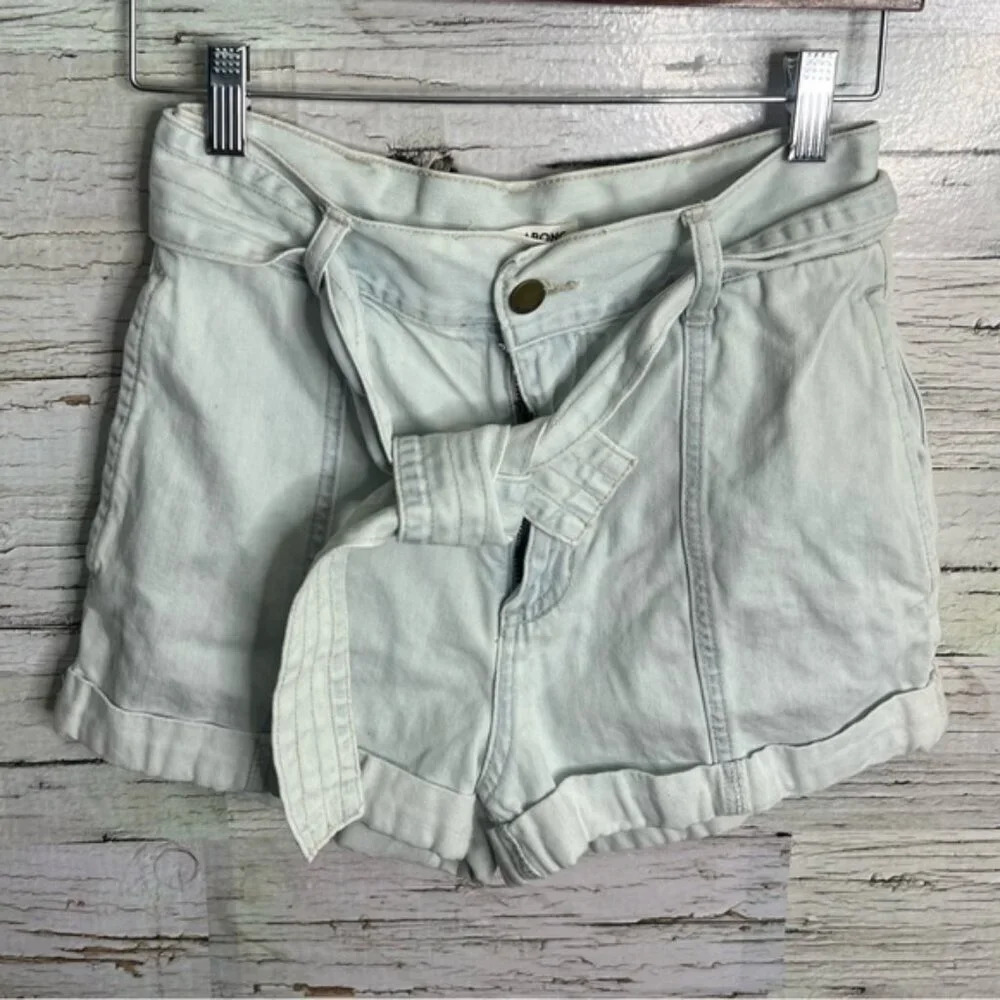 Billabong denim jean shorts size xs with belt